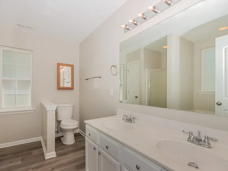 142 Hampshire Dr — Photo 9