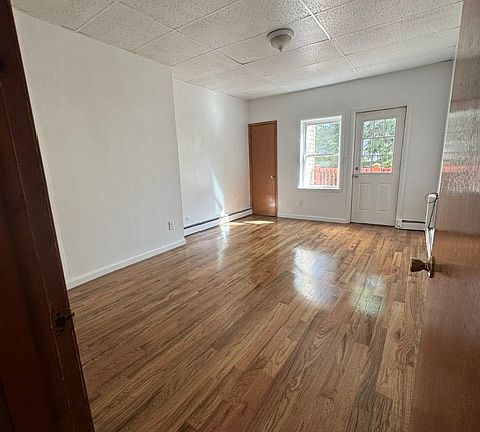 4th image of 271 Griffith St APT 1r