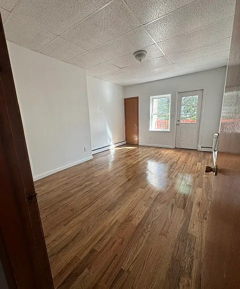 271 Griffith St #1R — Photo 4