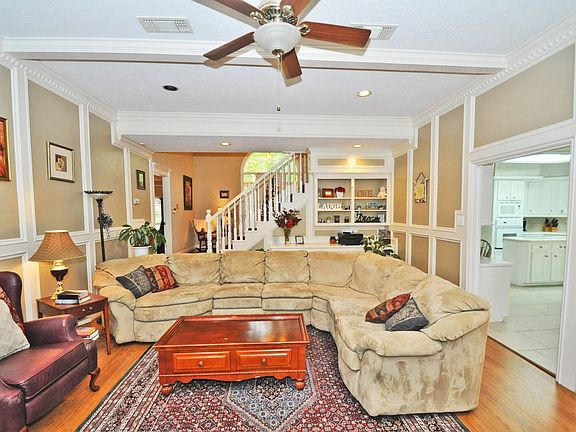 Second view of spacious family rooom