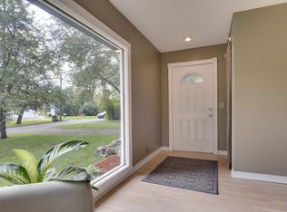 208 City View Dr, Minnetonka, MN 55305