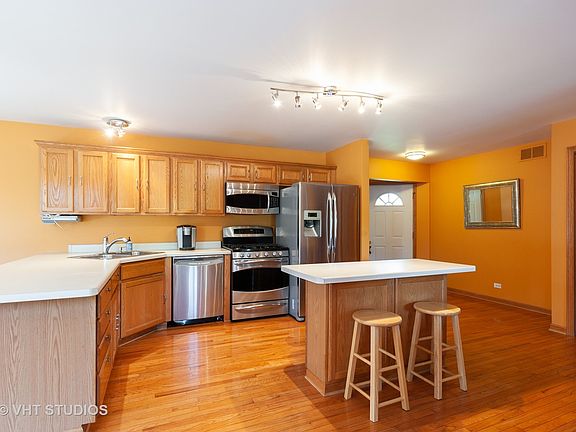 3rd image of 933 Washington Ave