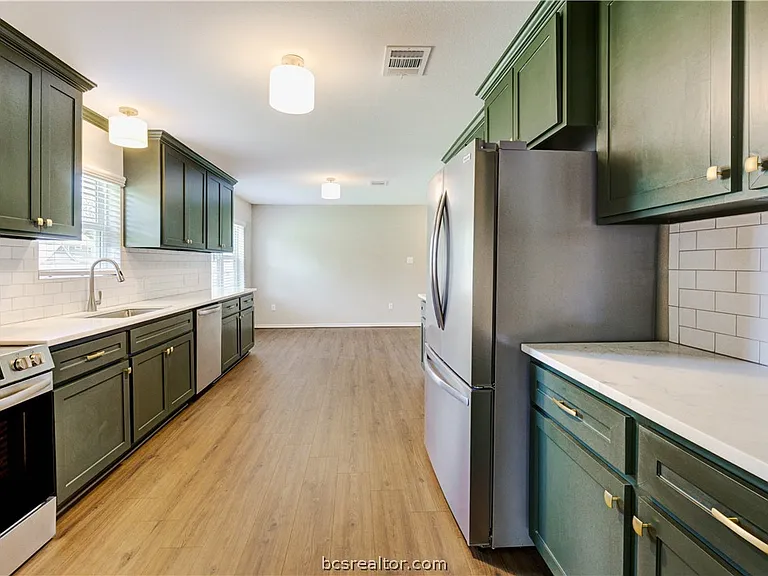 703 Horlock St — Photo 14