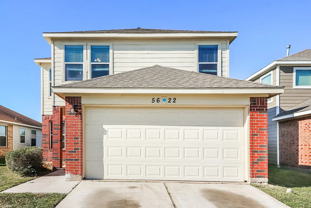 3 bed, 2.5 bath, 1590 sqft, $1,825 — Photo 1