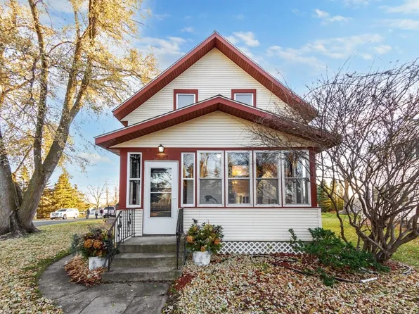 711 Elm St W, Nya, MN 55368