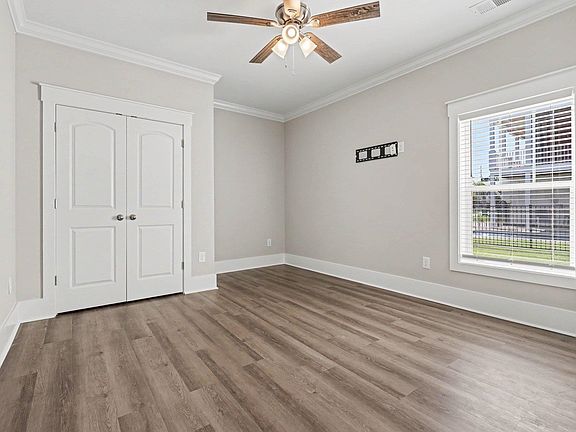 5th image of 151 McIlroy Ct.