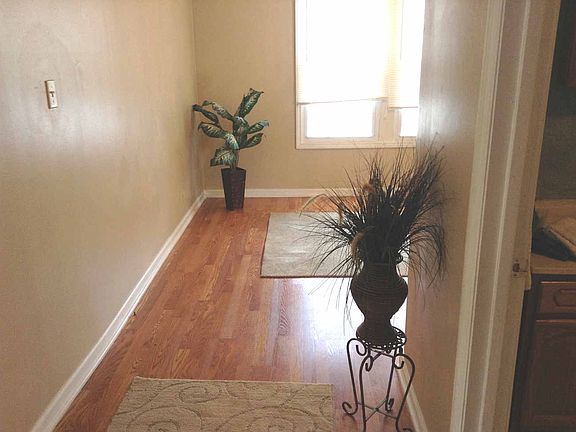 4th image of 2710 Barton St