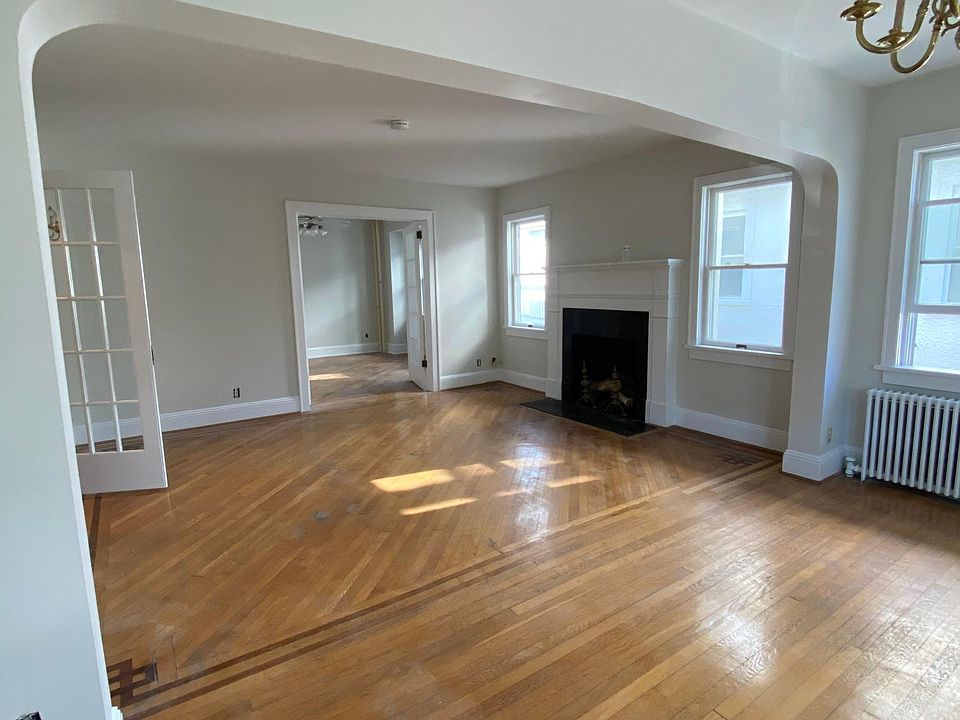 1st image of 23 W Walnut St Floor 1