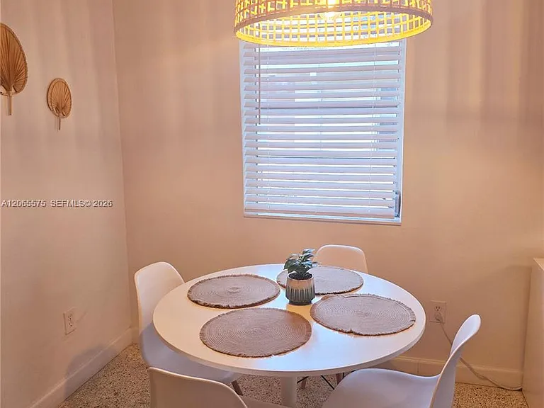 651 SW 3rd St #3 — Photo 5