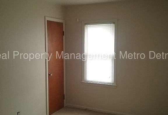 3rd image of 10110 Rosemont Ave