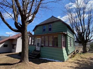 1124 11th St, Lake Linden, MI 49945