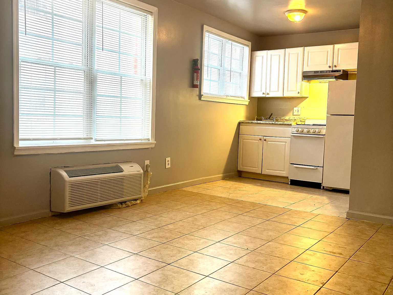 Studio, 400 sqft, $1,500 — Photo 2