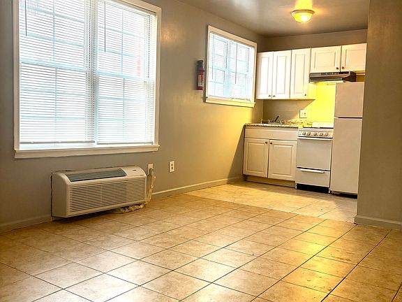 2nd image of 1516 Marion St NW APT 202