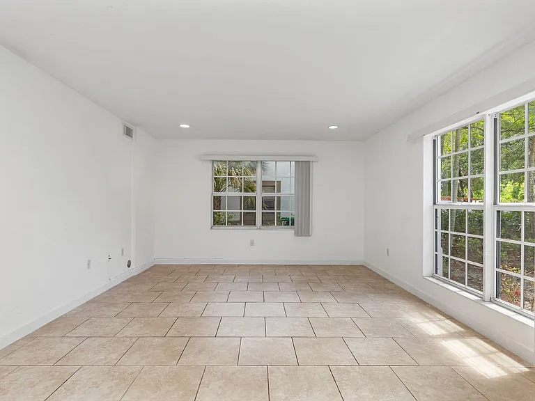 3525 NW 114th Ln — Photo 25