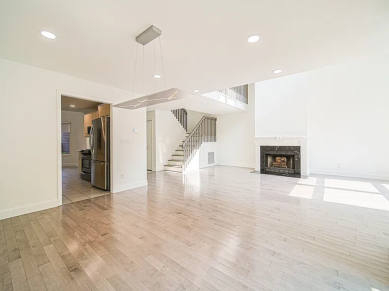 Bright Living Room Facing Deck