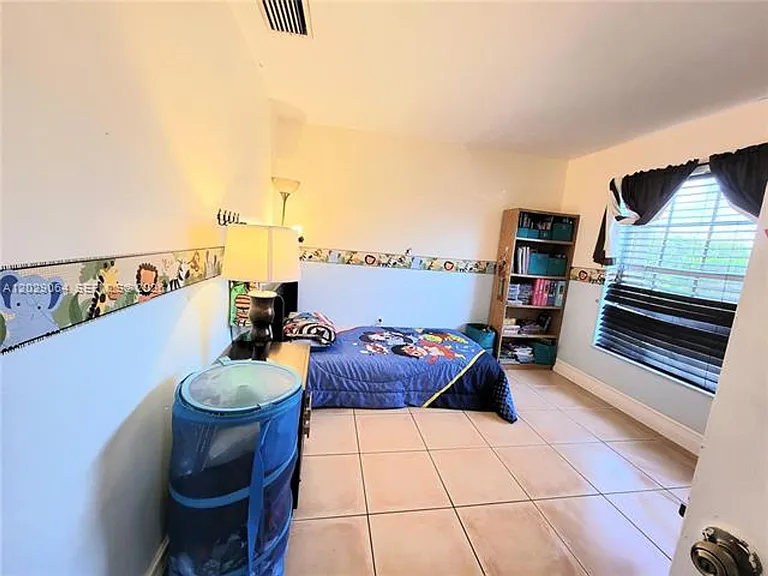 5267 NW 186th Ln — Photo 7