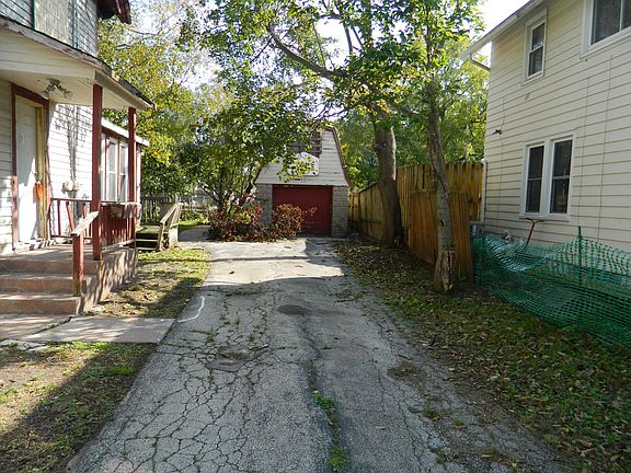 3rd image of 329 N Greenfield Ave