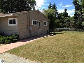 2nd image of 1488 McGregor Way