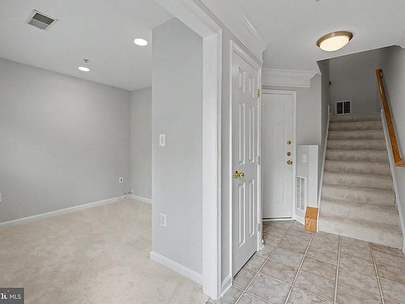 4th image of 204 Martin Ln