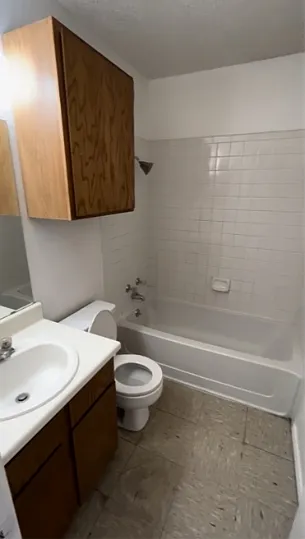 1075 W Vanderbilt St — Photo 7