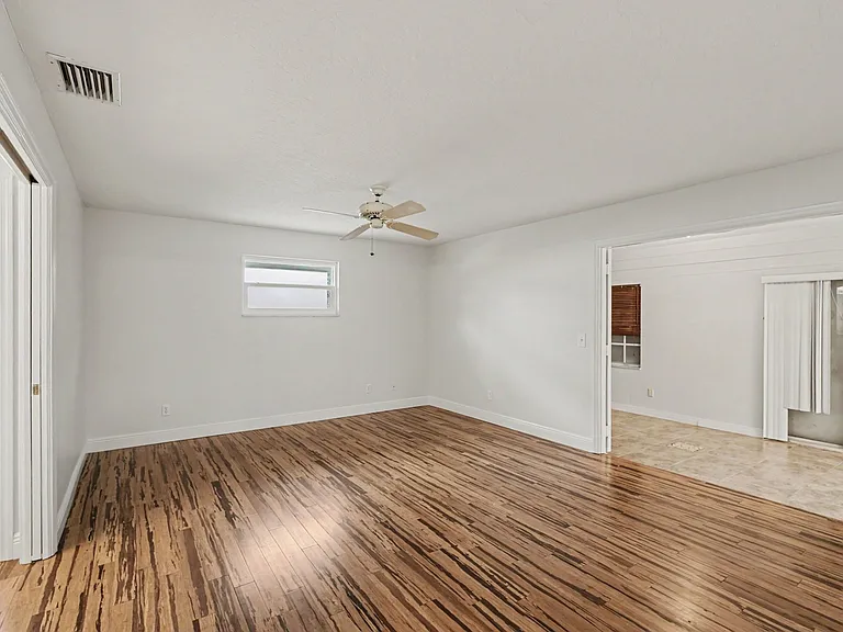 115 11th Ave — Photo 20