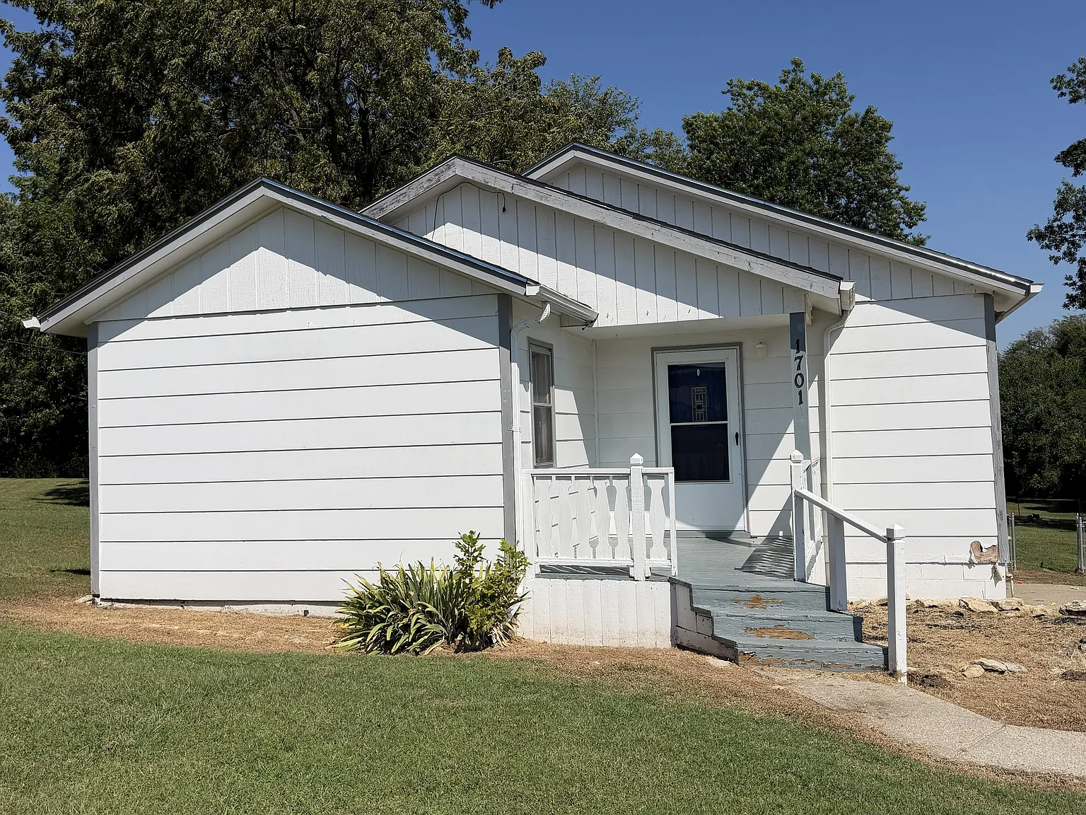 2 bed, $950 — Photo 1