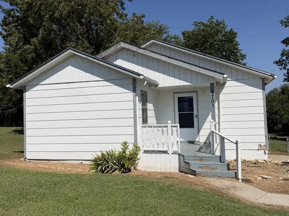 1701 Weisenborn Rd, Saint Joseph, MO 64507