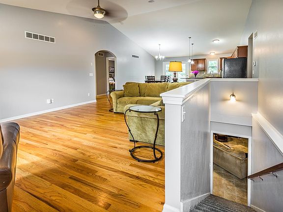 3rd image of 3704 Stone Pine Cir
