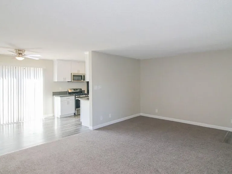 2140 S Bentley Ave — Photo 5