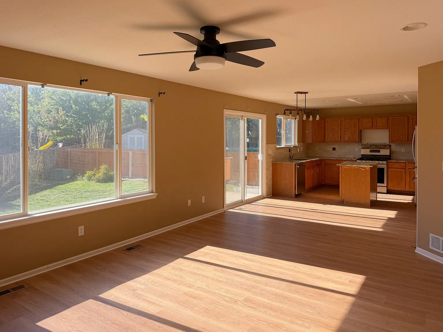 5 bed, 2685 sqft, $3,795 — Photo 3