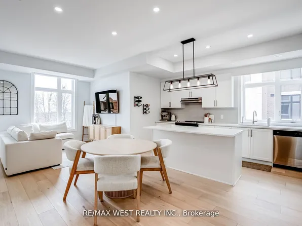 9560 Islington Ave #223, Vaughan, ON L4L 1A7
