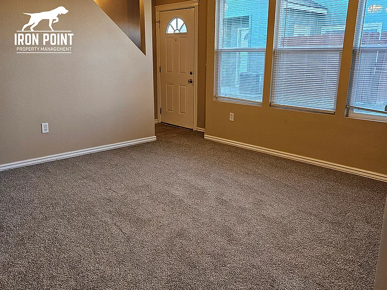 3920 Washington Ave — Photo 2
