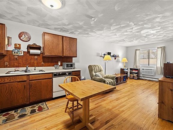 2nd image of 569 Smithfield Rd APT 24