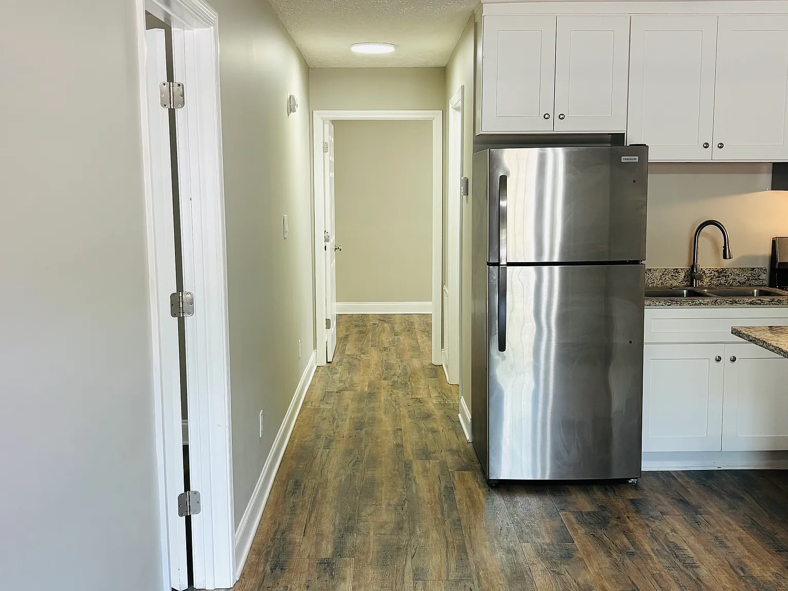 2 bed, 1000 sqft, $1,195 — Photo 2