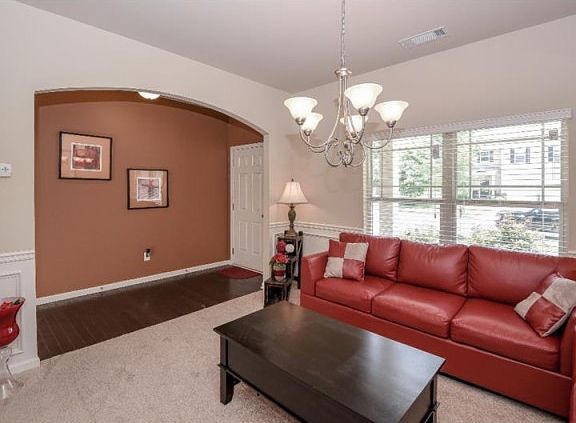 5th image of 5042 Manning Dr