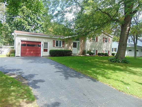 3rd image of 12 Birch Ln