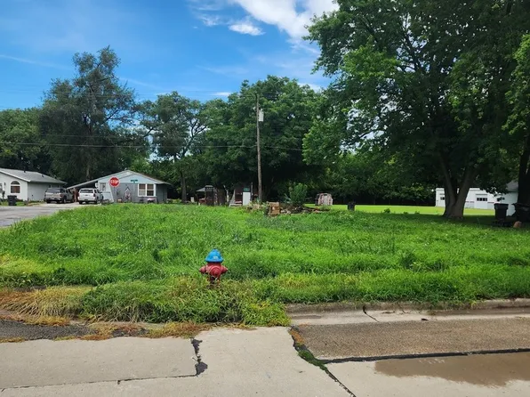 206 S Washington St, Tuscola, IL 61953