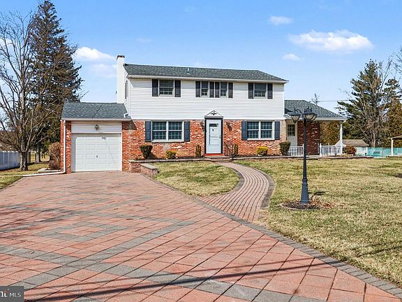 2nd image of 308 Willowbrook Rd