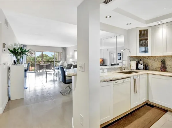 3930 Inverrary Blvd APT 405-D, Lauderhill, FL 33319