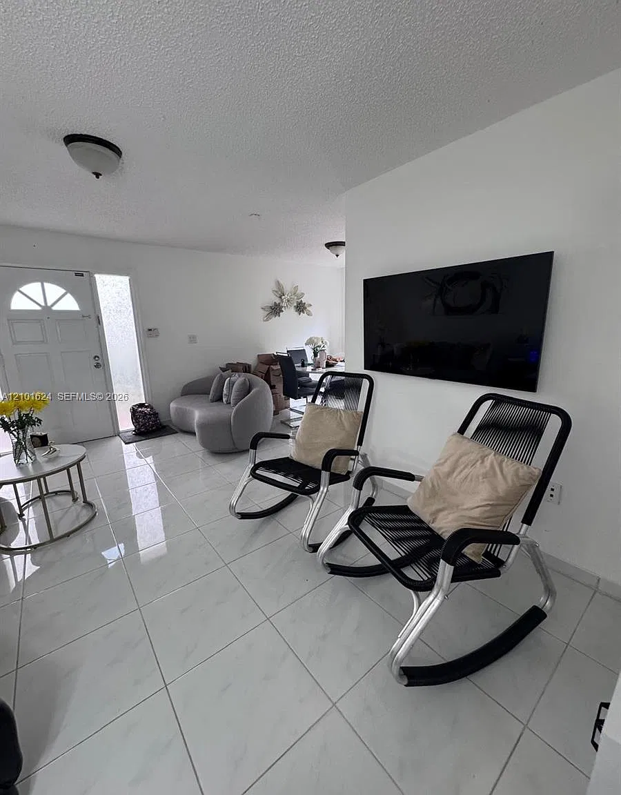 Treasure Of Kendall Condo — Photo 3