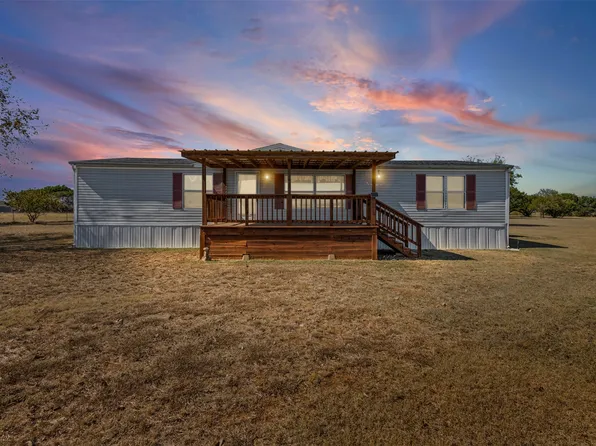 9064 Summit Ct E, Cleburne, TX 76033