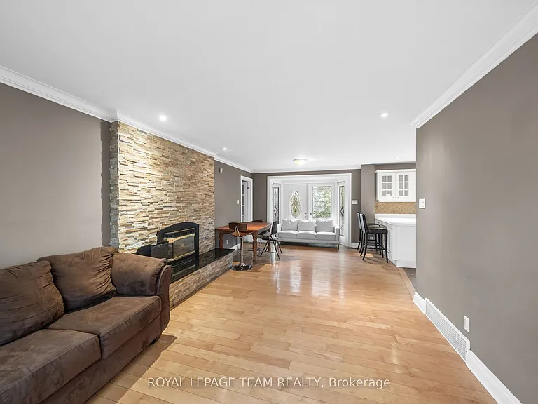 3162 Woodroffe Ave — Photo 15