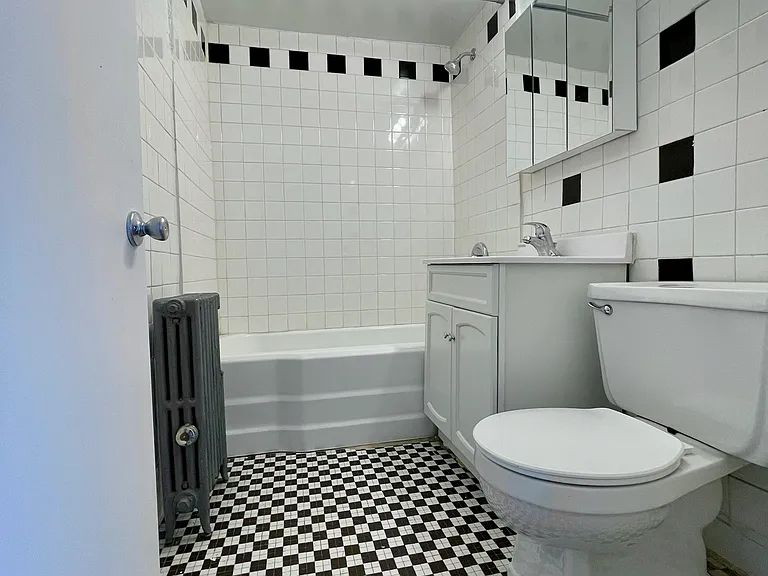 4350 N Ashland Ave — Photo 11