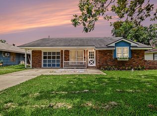 203 Chestnut St, Lake Jackson, TX 77566