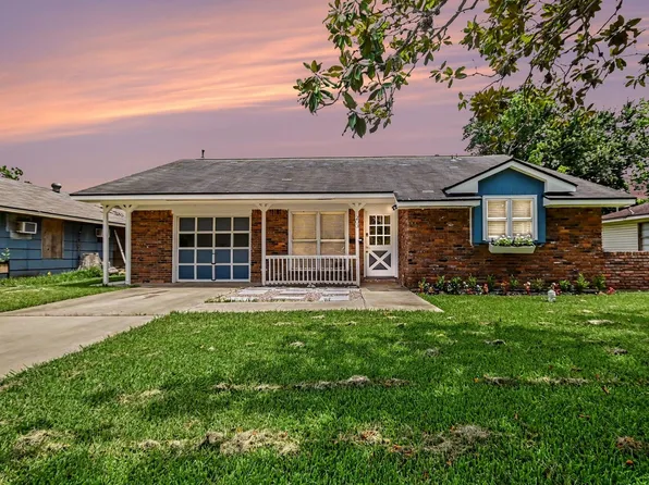 203 Chestnut St, Lake Jackson, TX 77566