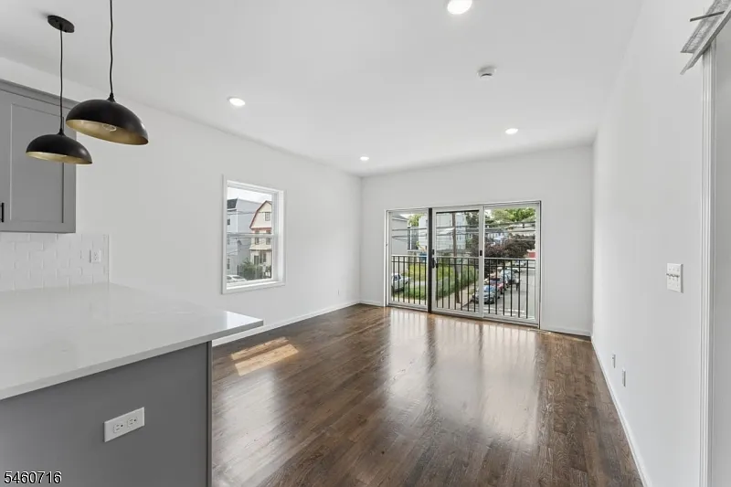 4 bed, 2.5 bath, 22299 sqft, $3,100 — Photo 2