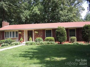 1 Fawn Dr, Asheville, NC 28803