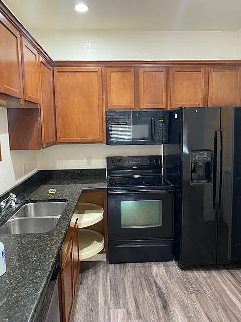 2 bed, 950 sqft, $1,700 — Photo 3