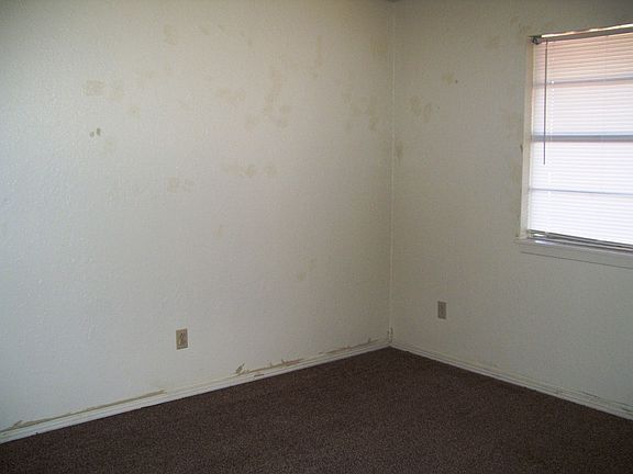 2nd image of 1127 S Wallace Dr