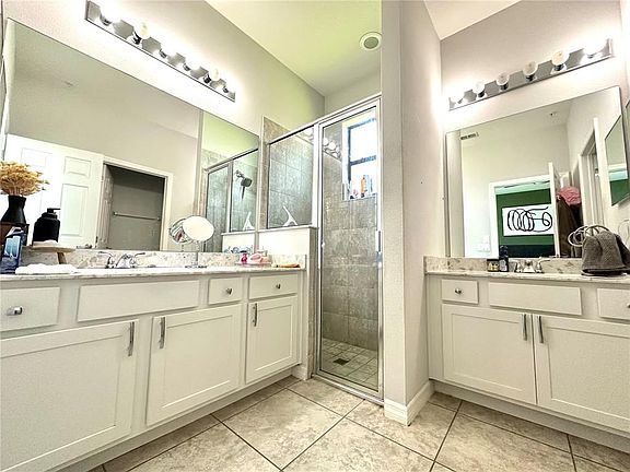 3rd image of 2303 Seven Oaks Dr